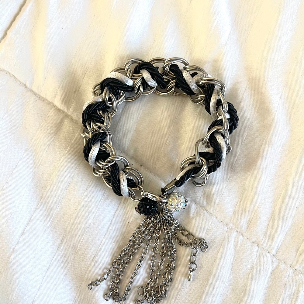 Bracelet, black/grey ropes weaved in silver links.